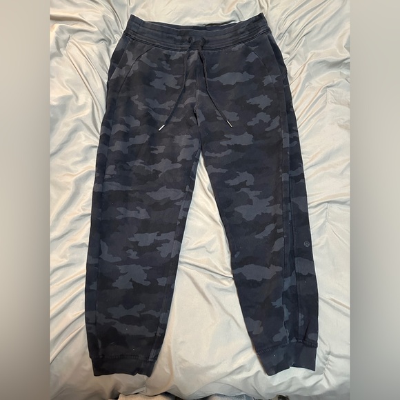 lululemon athletica Pants - Lululemon Black Camo Scuba Jogger Pants